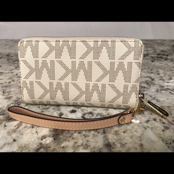Michael Kors Wristlet - Picture 2 of 6